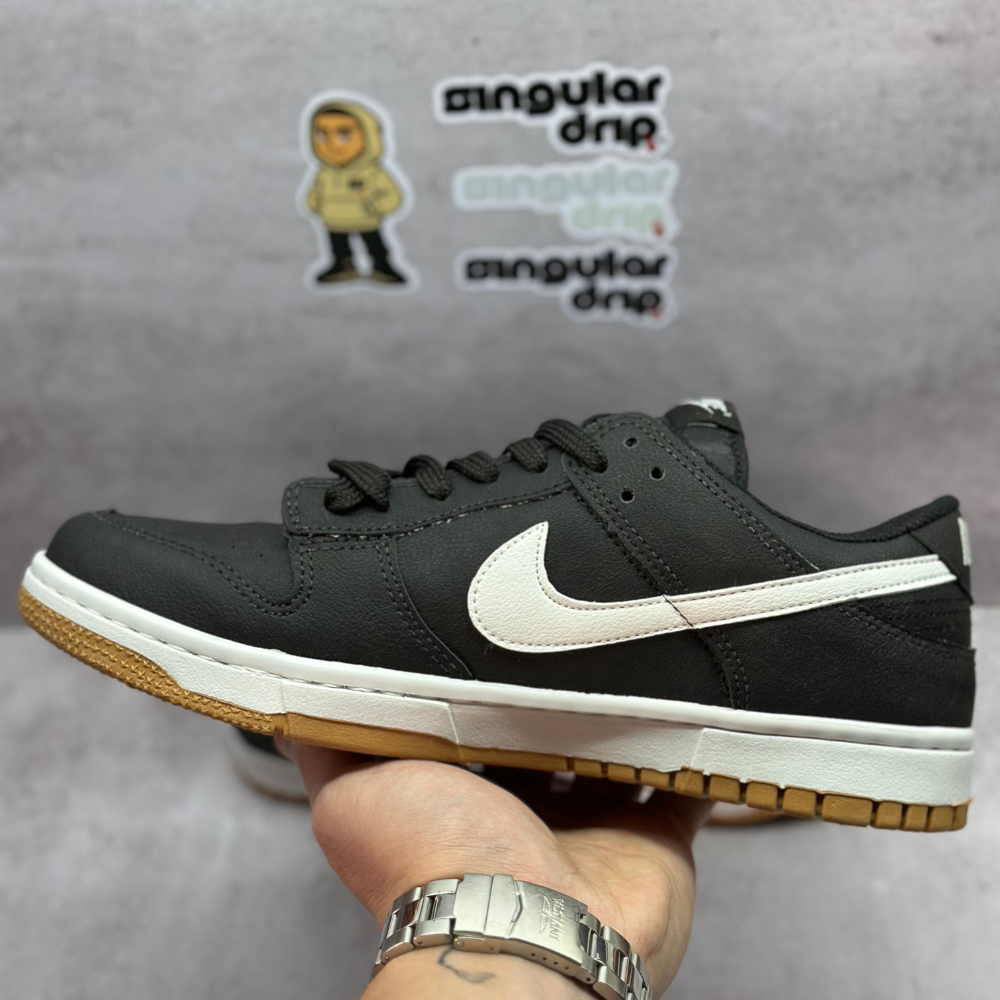 NIKE DUNK LOW SB BLACK GUM - Image 3