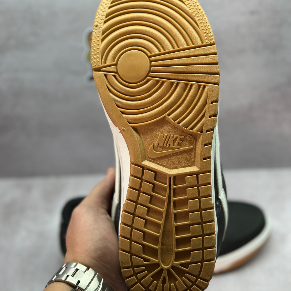 NIKE DUNK LOW SB BLACK GUM - Image 4