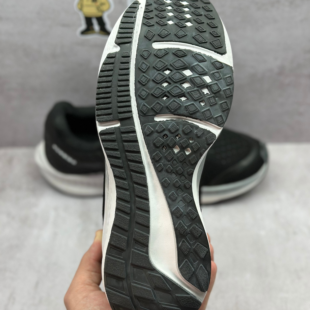 NIKE AIR ZOOM NEGRAS - Image 5